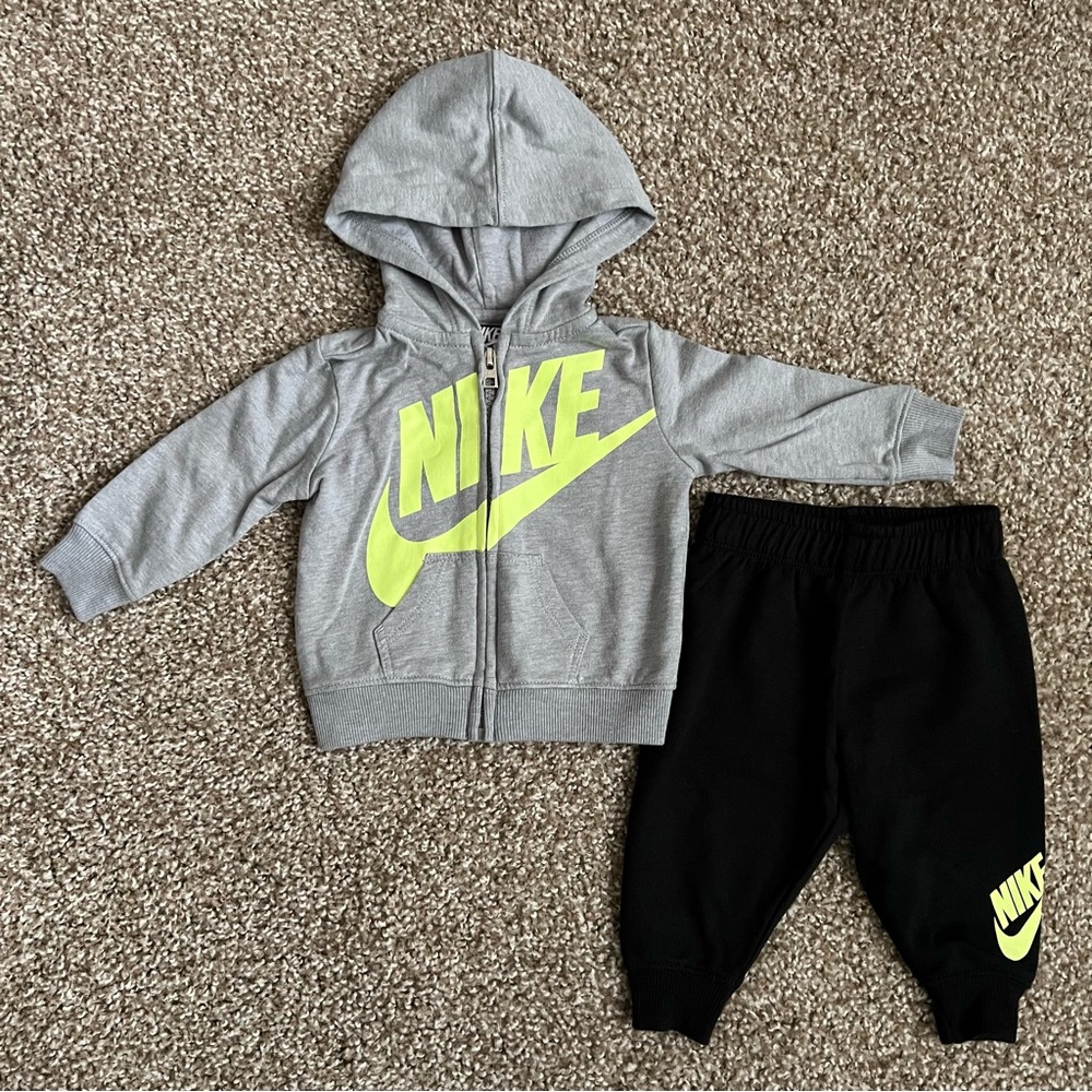 Nike Matching Set Gray, Green, & Black Size 3 Months